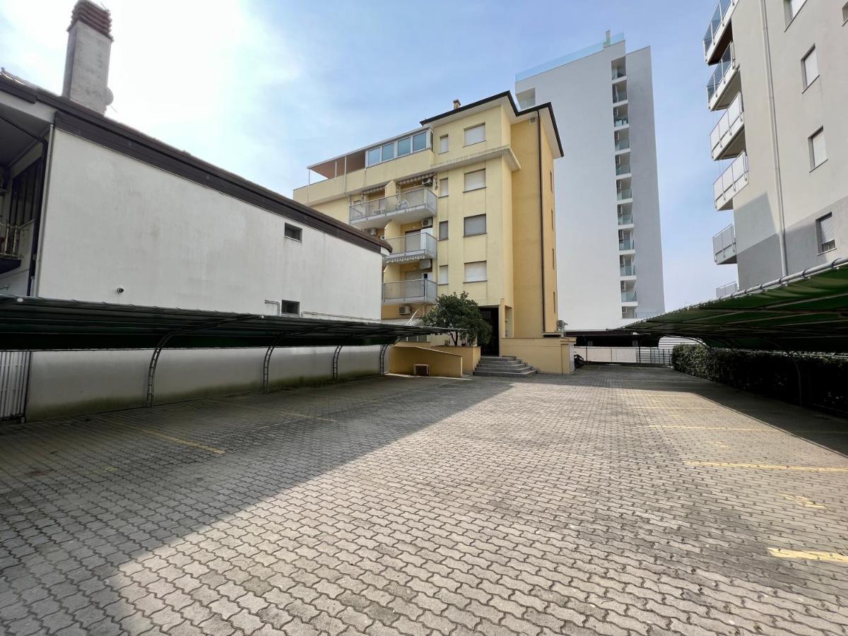 Ferienwohnung Residenza Derby Lignano Sabbiadoro Exterior foto